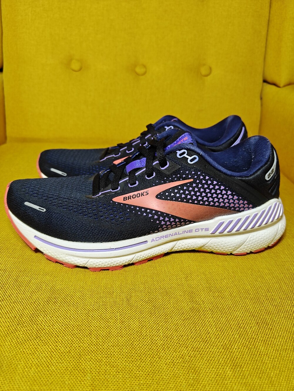 Brooks Adrenaline GTS 22 Women's Running Shoes Blue Purple Sneakers Size 8